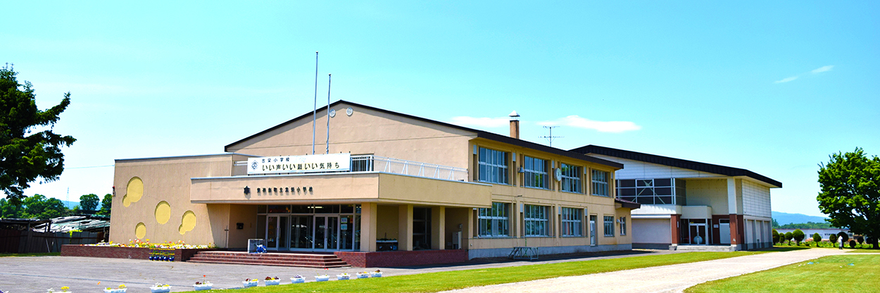 忠栄小学校校舎の写真
