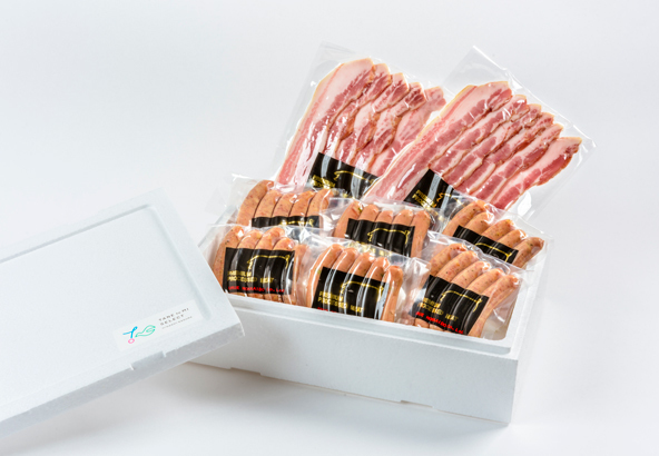 北海道産豚のベーコンと3種のソーセージセット - 東神楽の種と実セレクト